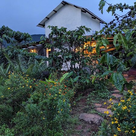 Appartement Ivy Coffee Farm - Garden House à Duc Trong Extérieur photo
